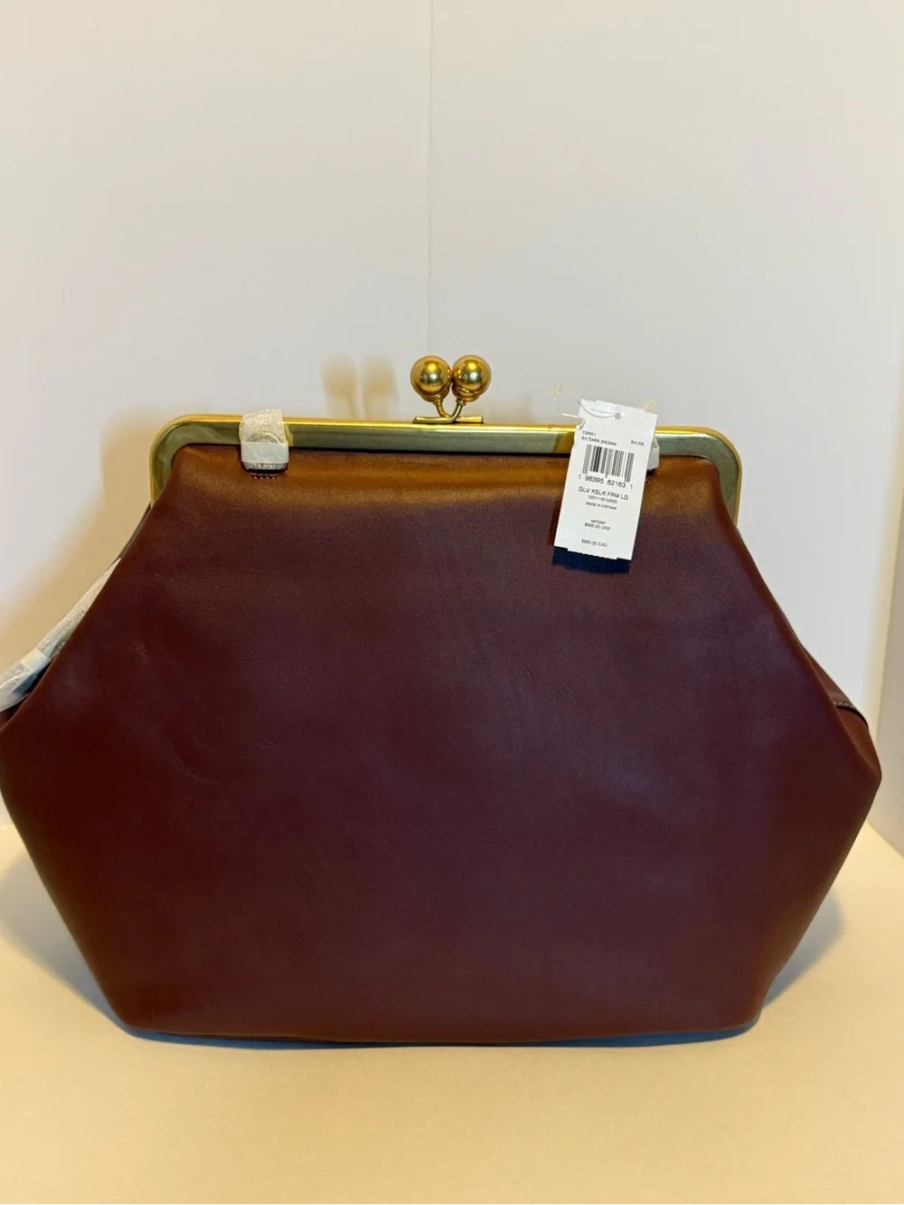 NWT: Coach large Kisslock in Maple